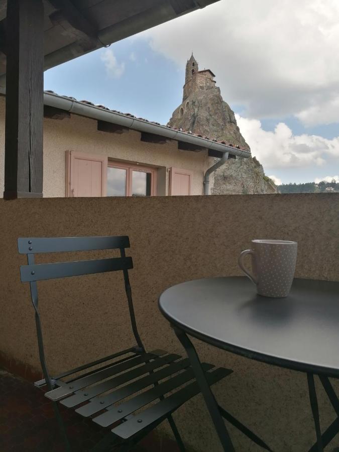 Studio Avec Balcon Au Pied Du Rocher D'Aiguilhe Apartment Le Puy-en-Velay Exterior photo